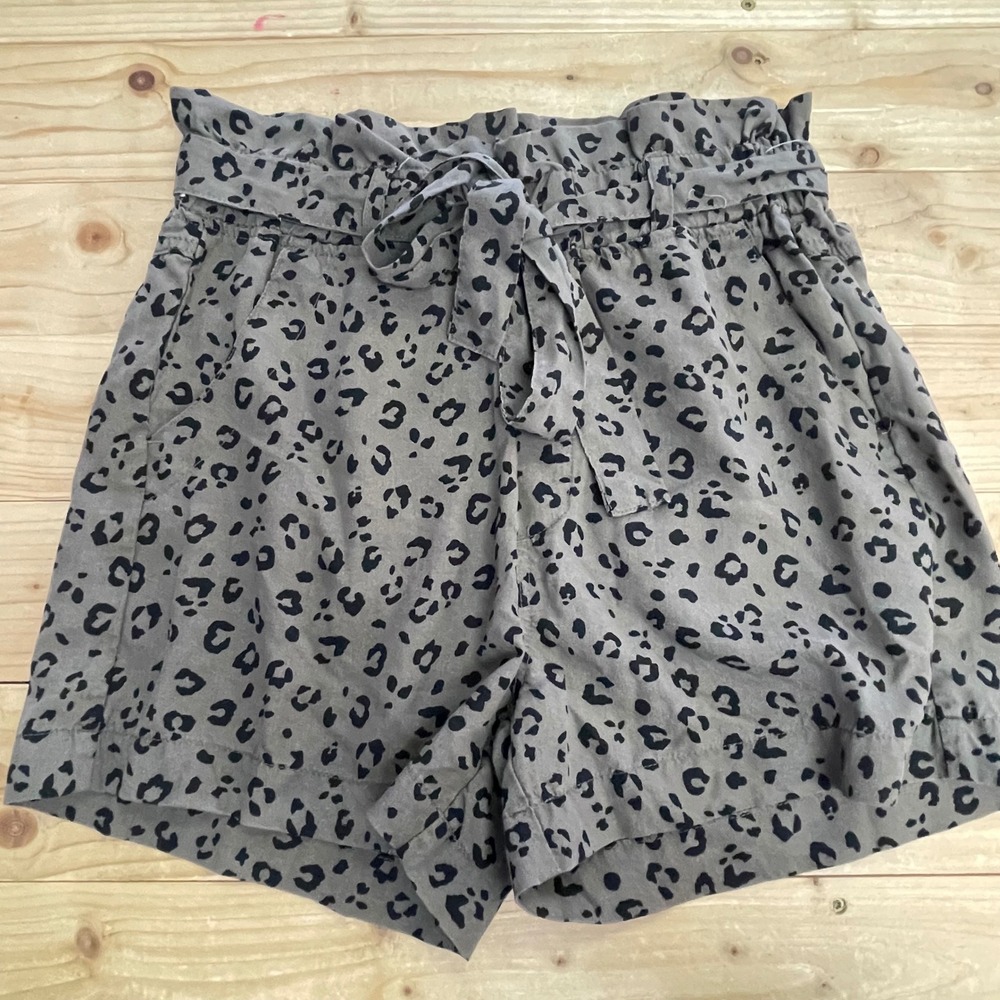 Thread & Supply Leopard Print Shorts‎ Paper Bag Waist Casual Olive XS